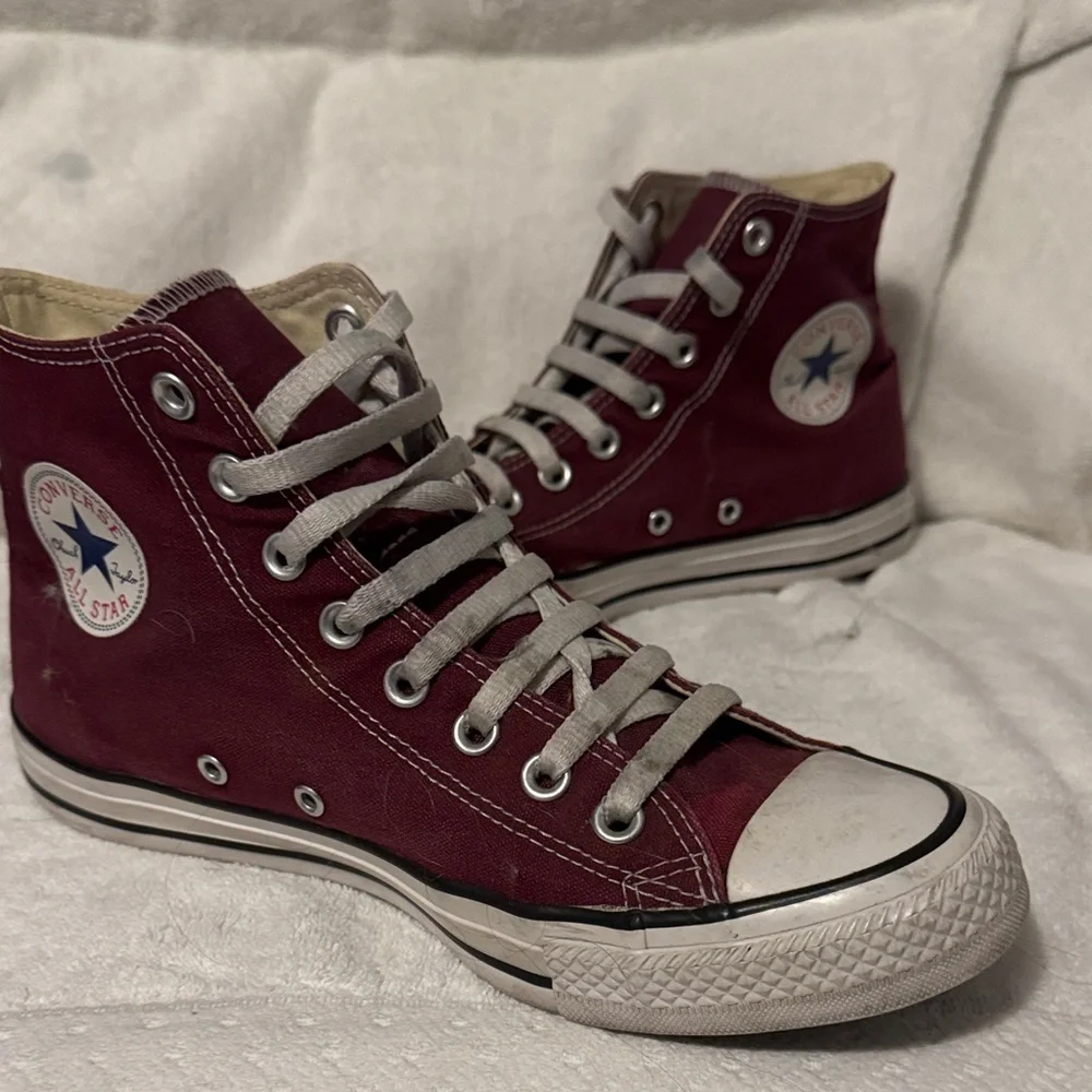Converse High-Top Sneakers in Deep Red - Picture 2 of 2